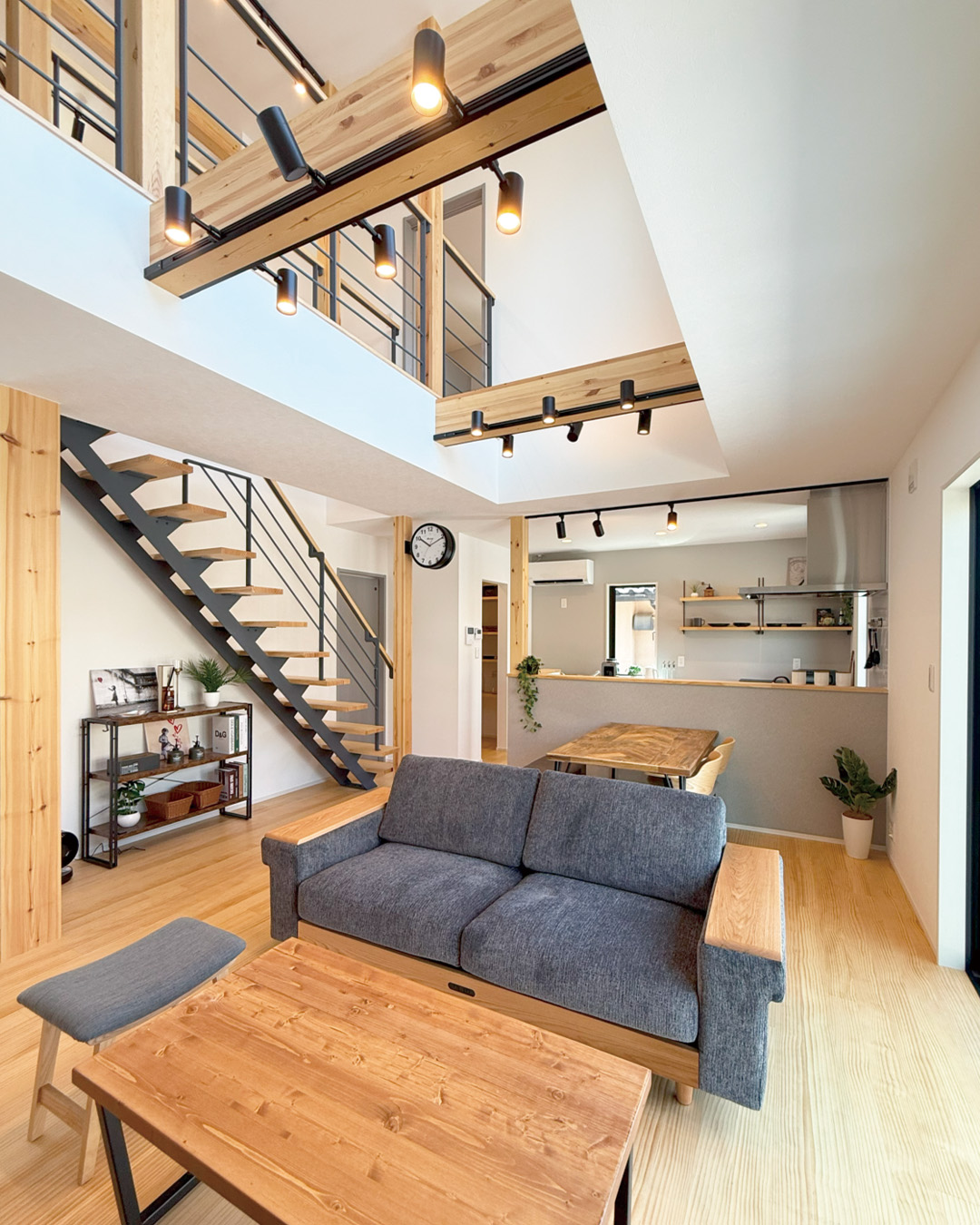 開放的な吹き抜けとオープンLDK